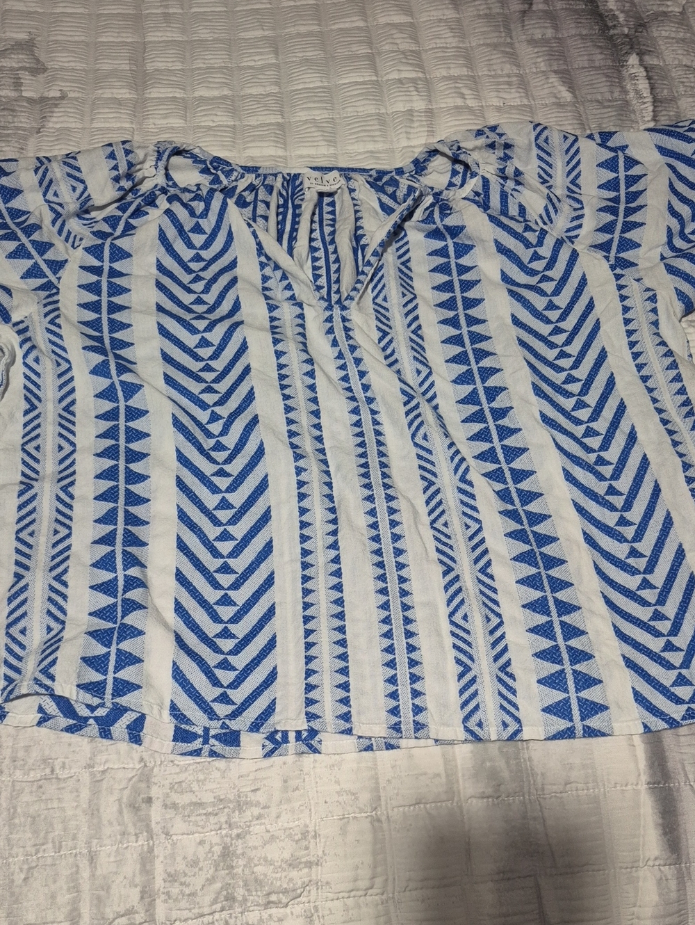 Velvet by Graham & Spencer White and Blue Geometric Peasant Blouse